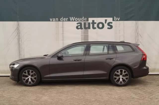 Volvo V60 (2023) thumbnail 1