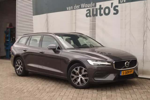Volvo V60 (2023) thumbnail 4