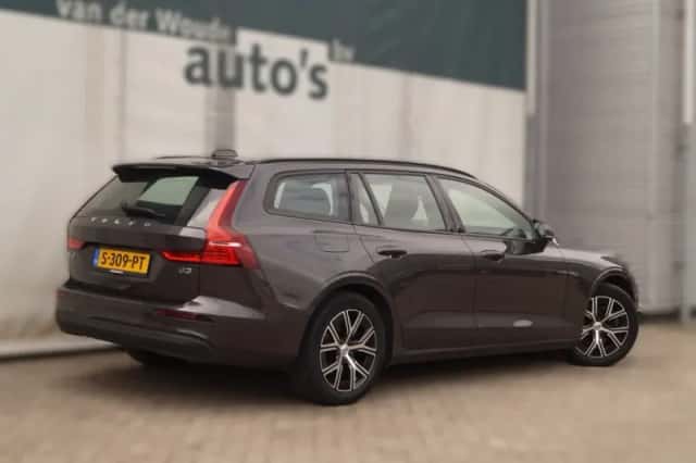 Volvo V60 (2023) thumbnail 5