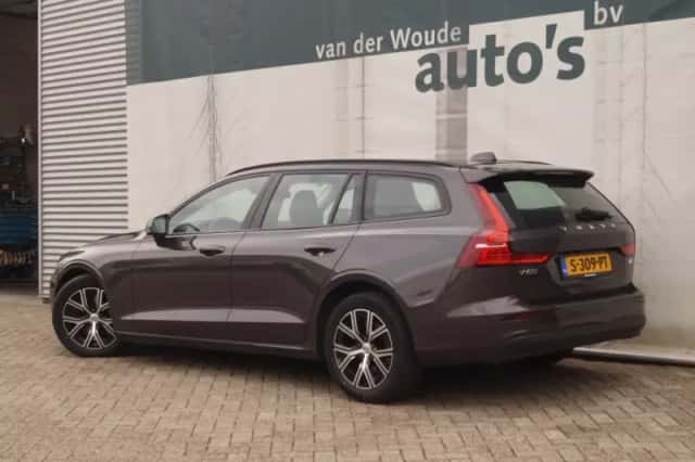 Volvo V60 (2023) thumbnail 6