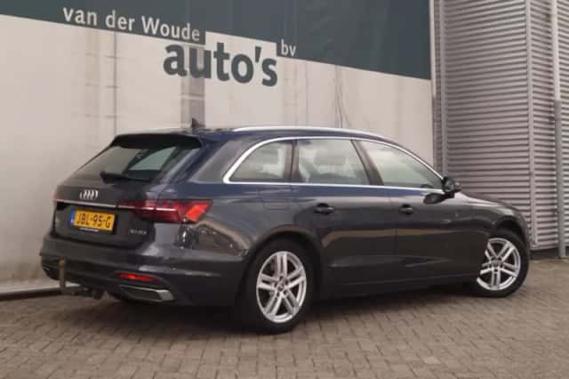 Audi A4 (2022) thumbnail 4