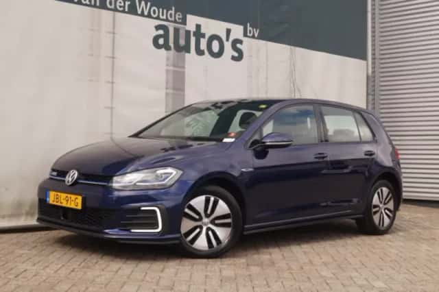 Volkswagen Golf (2020) thumbnail 2