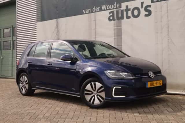 Volkswagen Golf (2020) thumbnail 3