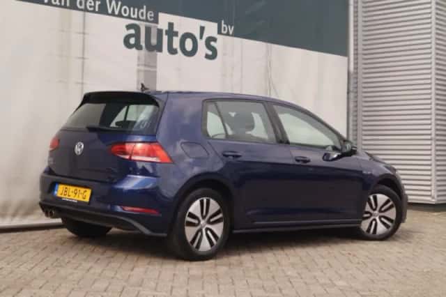 Volkswagen Golf (2020) thumbnail 4