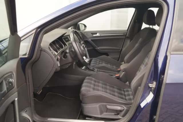 Volkswagen Golf (2020) thumbnail 6