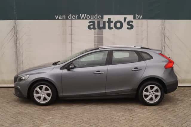 Volvo V40 Cross Country (2018) thumbnail 1