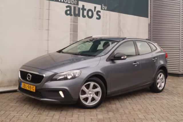 Volvo V40 Cross Country (2018) thumbnail 2