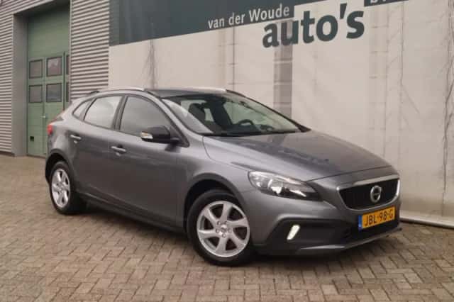Volvo V40 Cross Country (2018) thumbnail 3