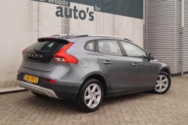 Volvo V40 Cross Country (2018) thumbnail 4