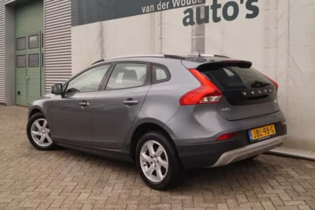 Volvo V40 Cross Country (2018) thumbnail 5