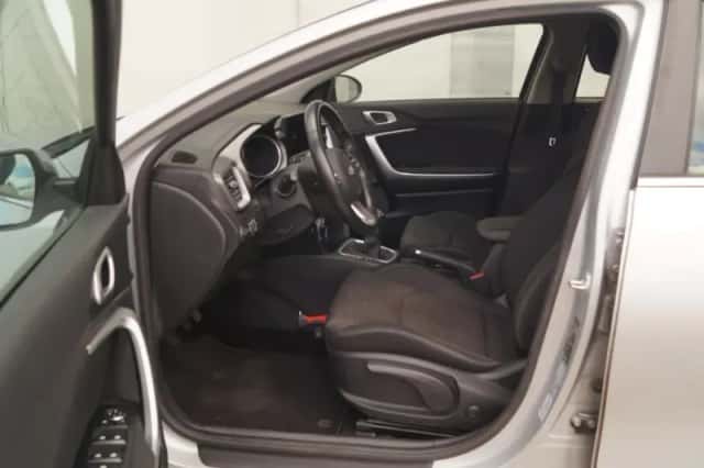 Kia Ceed (2020) thumbnail 6