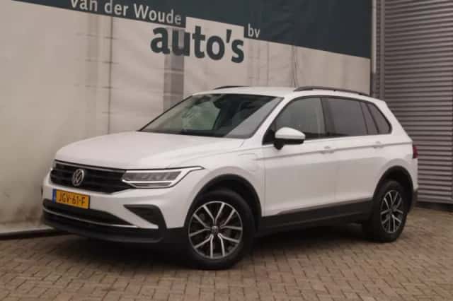 Volkswagen Tiguan (2021) thumbnail 2