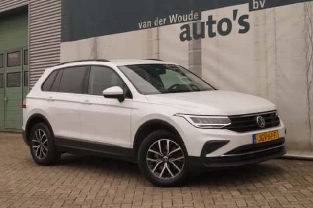 Volkswagen Tiguan (2021) thumbnail 3