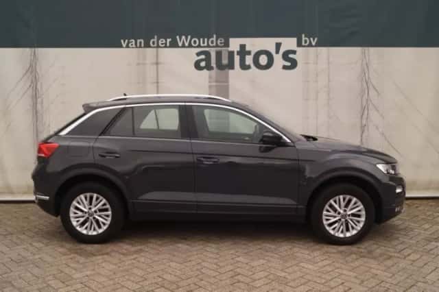 Volkswagen T-Roc (2021) thumbnail 2