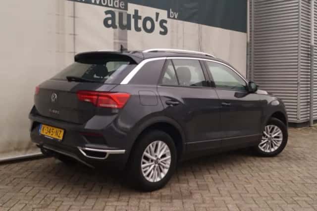 Volkswagen T-Roc (2021) thumbnail 5