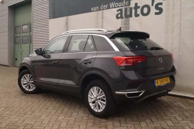 Volkswagen T-Roc (2021) thumbnail 6