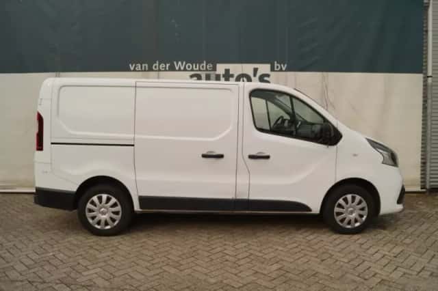 Renault Trafic (2017) thumbnail 2