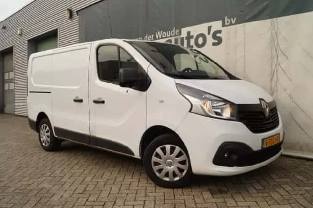 Renault Trafic (2017) thumbnail 3