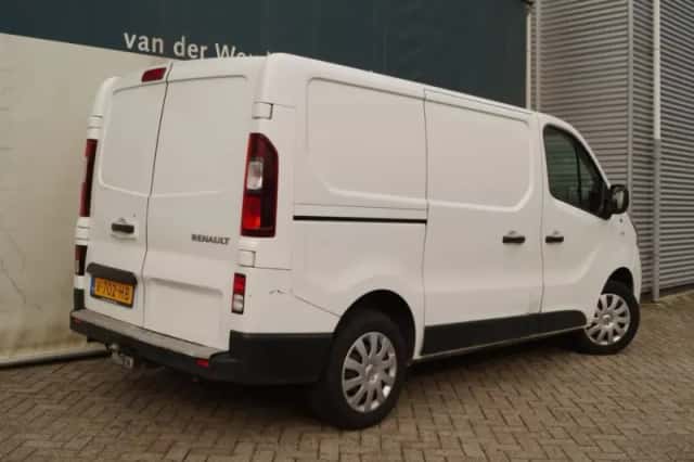 Renault Trafic (2017) thumbnail 4