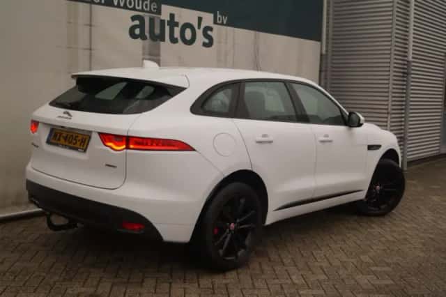 Jaguar F-Pace (2017) thumbnail 5