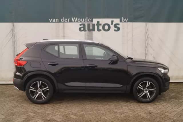 Volvo XC40 (2020) thumbnail 2