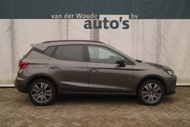 SEAT Arona (2022) thumbnail 2