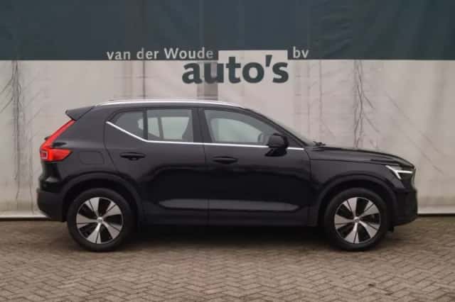 Volvo XC40 (2022) thumbnail 2