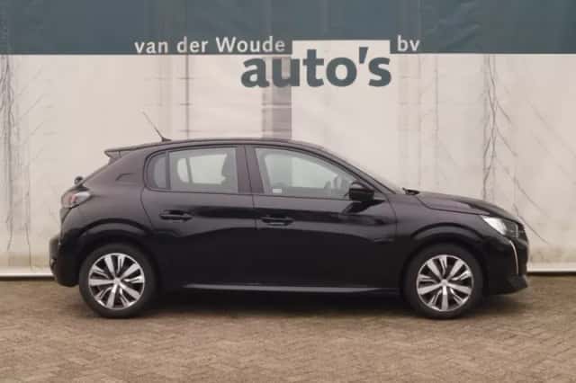 Peugeot 208 (2023) thumbnail 2
