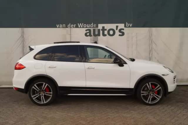 Porsche Cayenne (2014) thumbnail 2