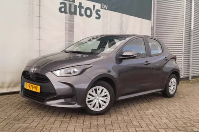 Toyota Yaris (2023) thumbnail 3