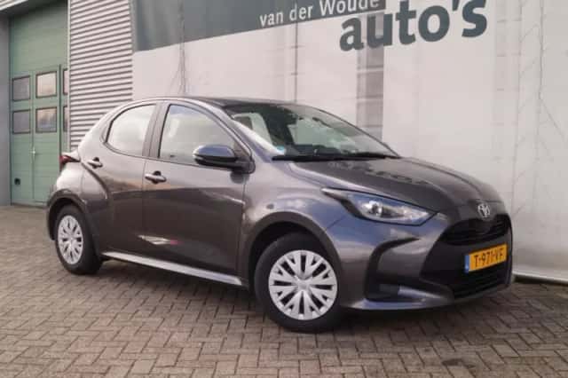 Toyota Yaris (2023) thumbnail 4