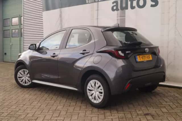 Toyota Yaris (2023) thumbnail 6