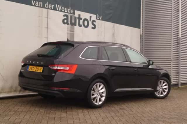Škoda Superb (2022) thumbnail 5