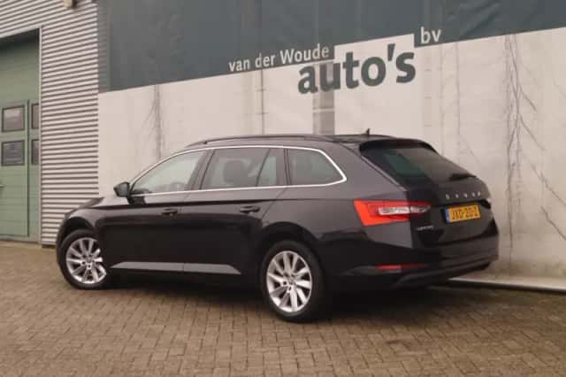 Škoda Superb (2022) thumbnail 6