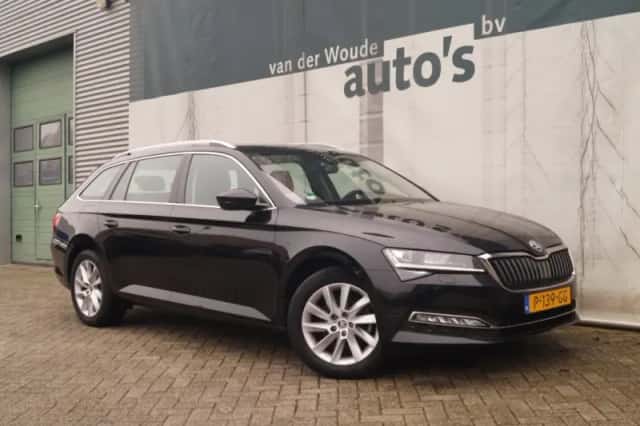 Škoda Superb (2022) thumbnail 4