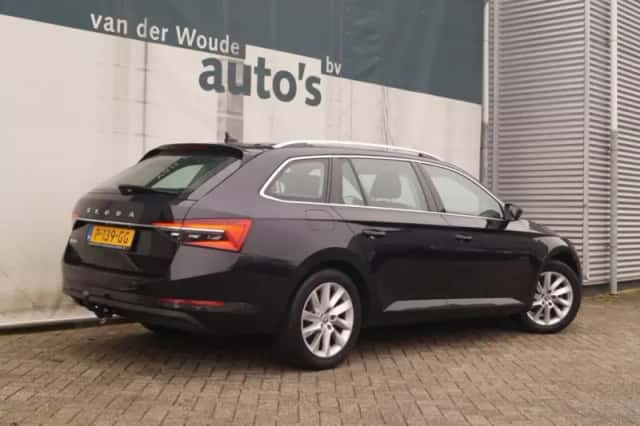 Škoda Superb (2022) thumbnail 5