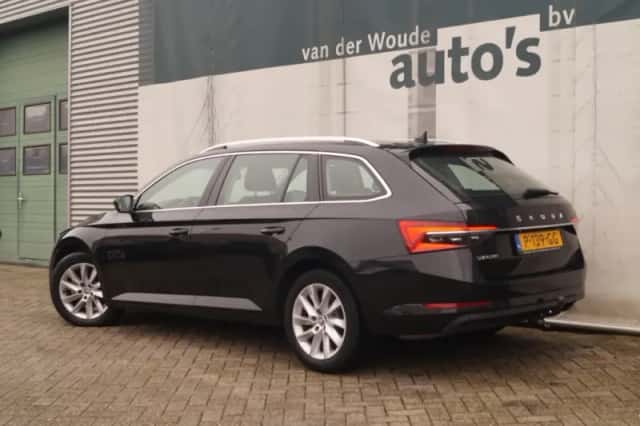 Škoda Superb (2022) thumbnail 6