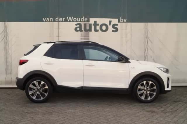 Kia Stonic (2020) thumbnail 2