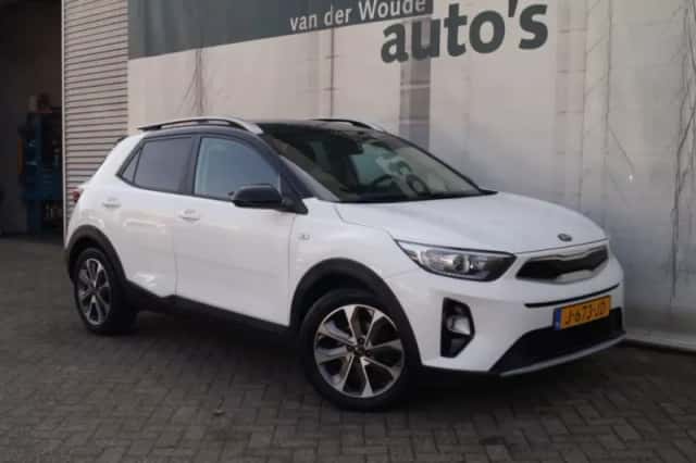 Kia Stonic (2020) thumbnail 4