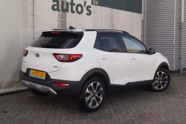 Kia Stonic (2020) thumbnail 5