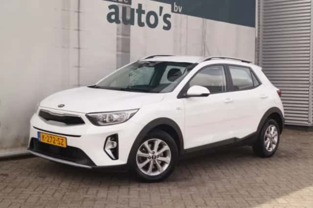 Kia Stonic (2021) thumbnail 3