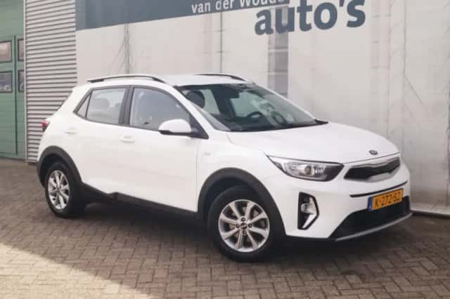 Kia Stonic (2021) thumbnail 4