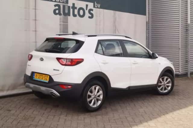 Kia Stonic (2021) thumbnail 5