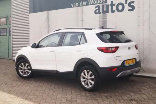 Kia Stonic (2021) thumbnail 6