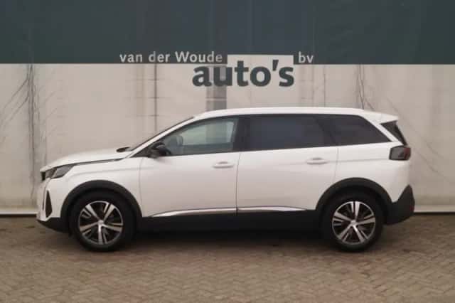 Peugeot 5008 (2022) thumbnail 1
