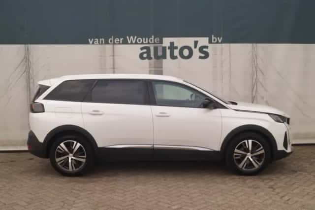 Peugeot 5008 (2022) thumbnail 2