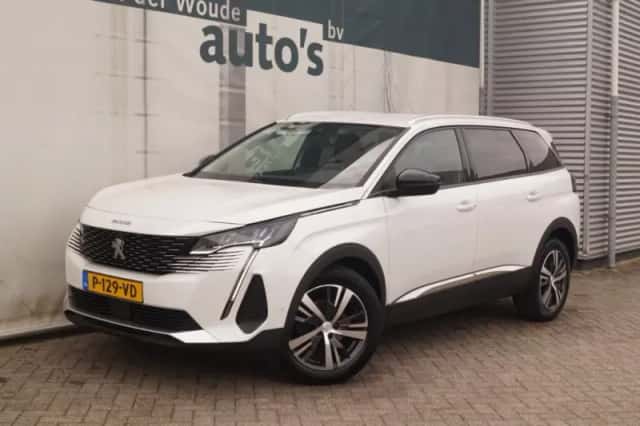 Peugeot 5008 (2022) thumbnail 3