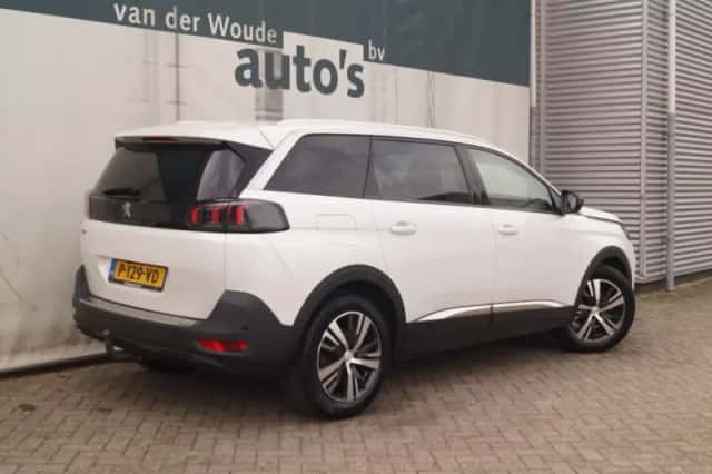 Peugeot 5008 (2022) thumbnail 5