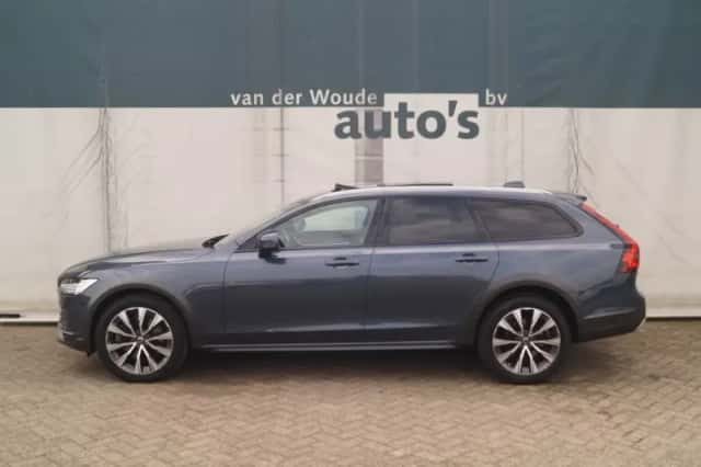 Volvo V90 Cross Country (2021) thumbnail 1