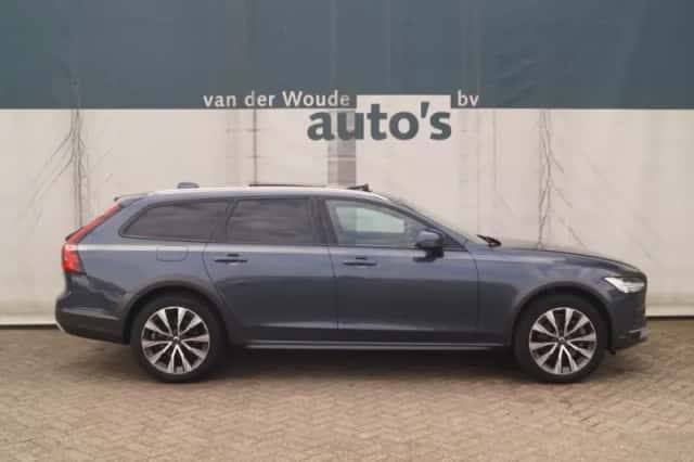 Volvo V90 Cross Country (2021) thumbnail 2